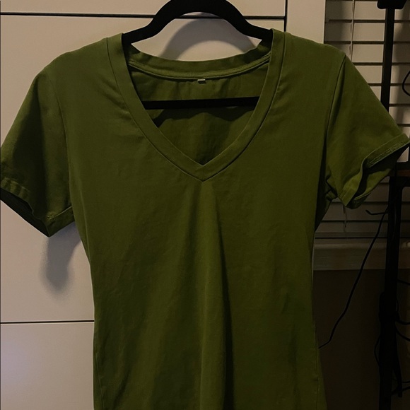 Roselux Tops - Olive Green size medium v neck shirt